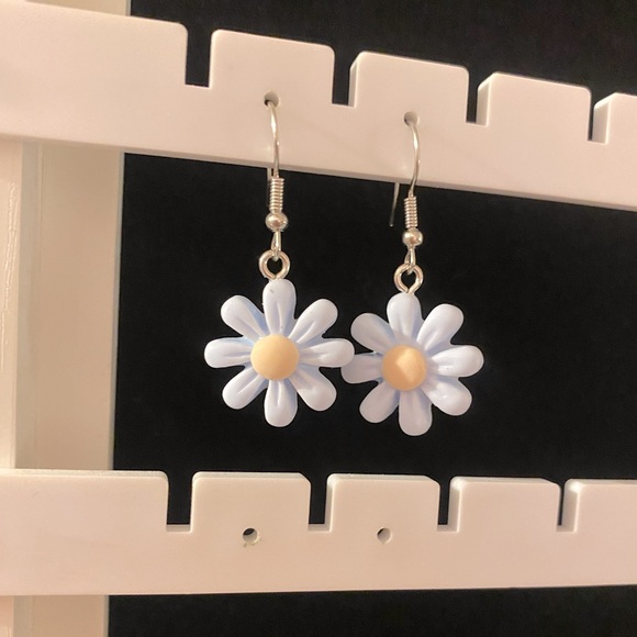 Jewelry - Blue Daisy Earrings